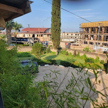 Bed and Breakfast Grassroots Cafe & Deli Masaka Экстерьер фото