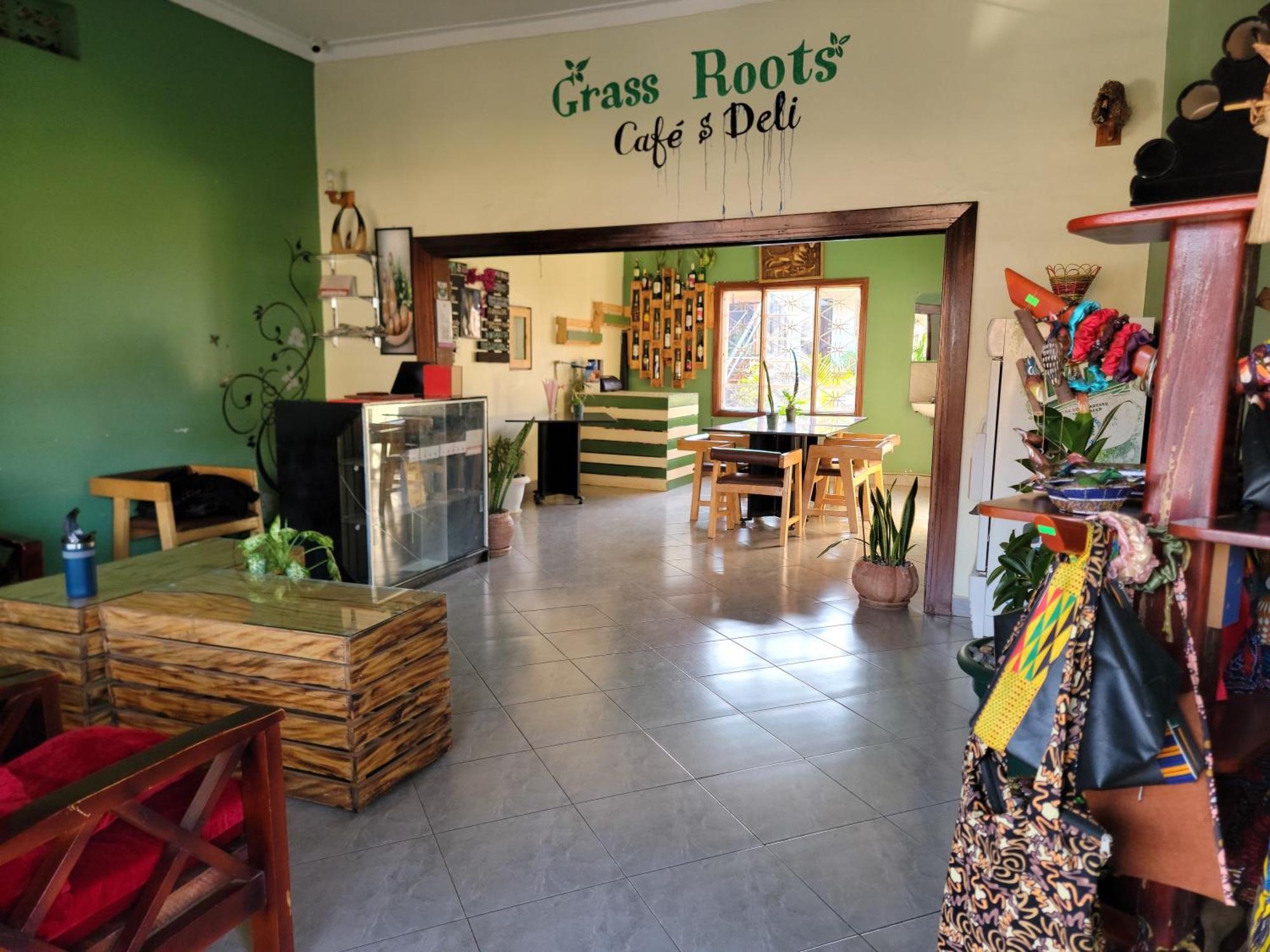 Bed and Breakfast Grassroots Cafe & Deli Masaka Экстерьер фото
