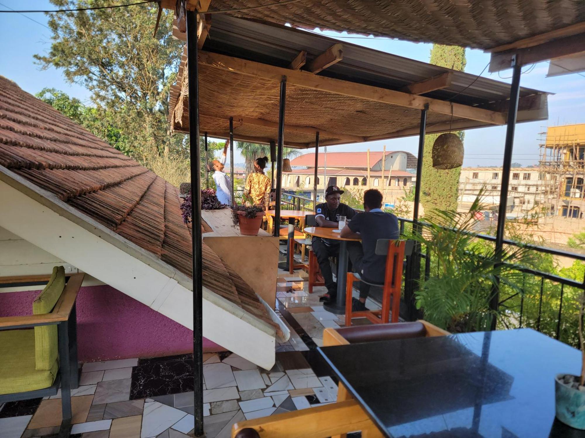 Bed and Breakfast Grassroots Cafe & Deli Masaka Экстерьер фото