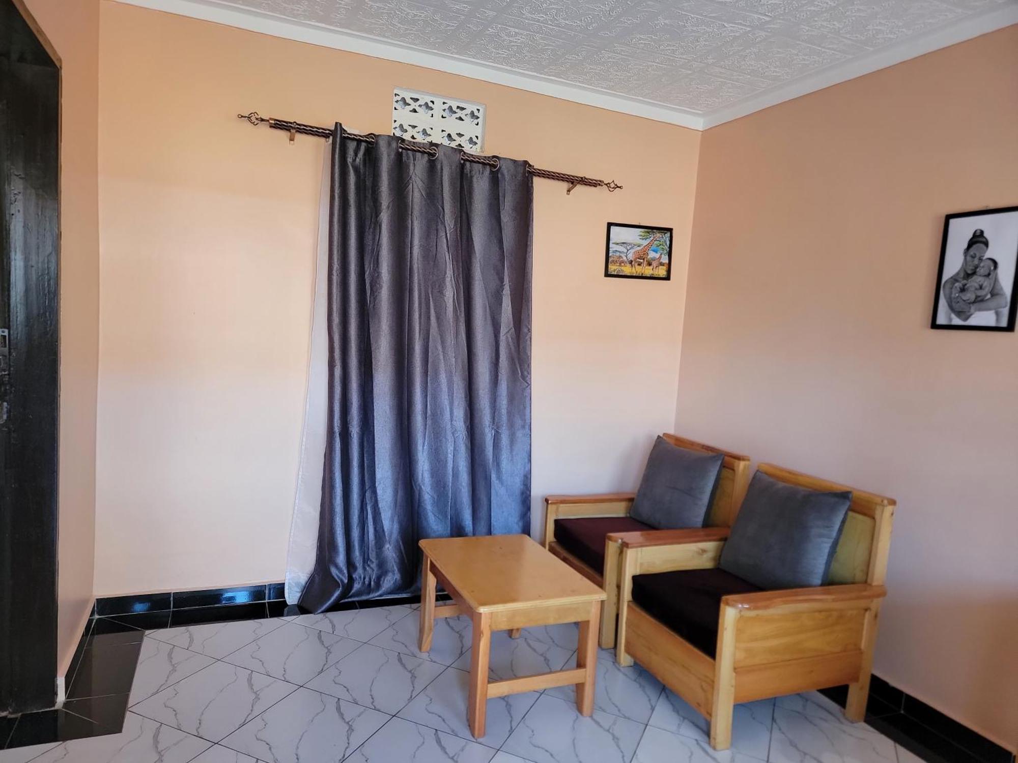 Bed and Breakfast Grassroots Cafe & Deli Masaka Экстерьер фото
