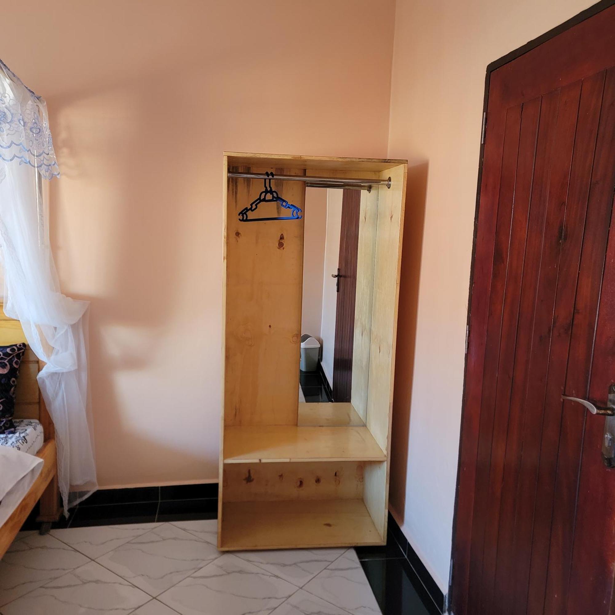 Bed and Breakfast Grassroots Cafe & Deli Masaka Экстерьер фото